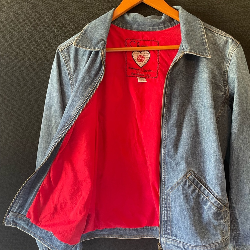 Chico's 1983 Anniversary Embroidered Denim Jacket with Parrot Design. Size 1 - Picture 7 of 12